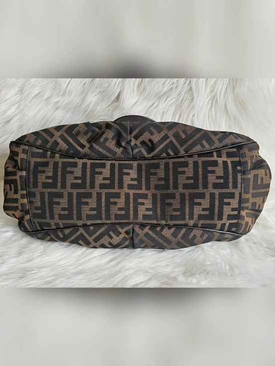 🤎 Fendi Zucca Tote - Picture 3 of 10